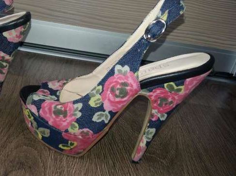 Босоніжки жіночі