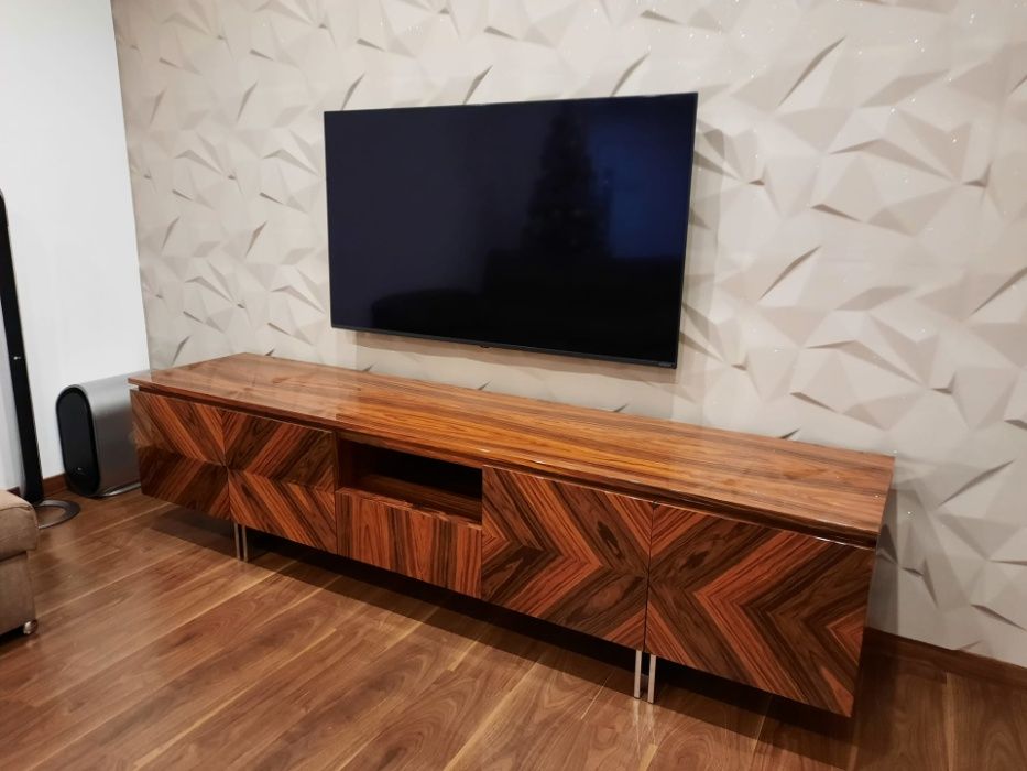 Móvel Tv 4Portas 2Gavetas Pau Ferro Brilho e Inox Dourado