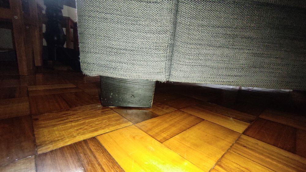 Sofá cinzento de 2 lugares