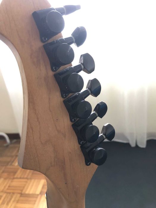 Guitarra pickups e ponte wilkison locking tuners e outros upgrades Vendo ou Troco