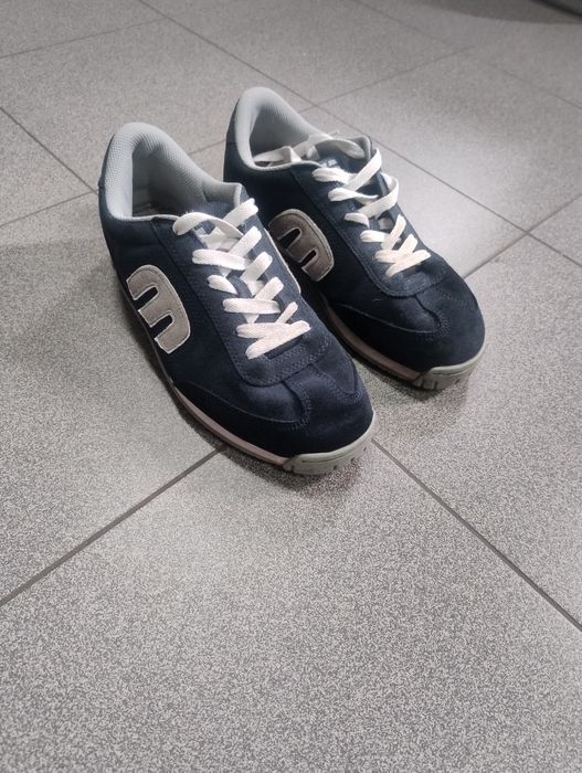 Sprzedam buty męskie.