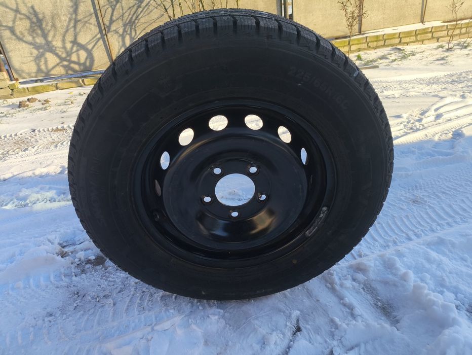 Шина зимова нова тріангл 225 65 16с  з диском новимРено мастер 3