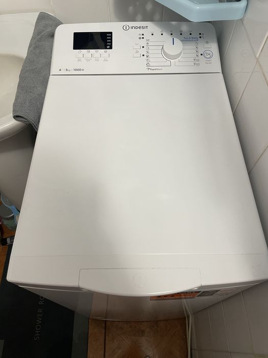 Вертикальна пральна машина INDESIT 5кг