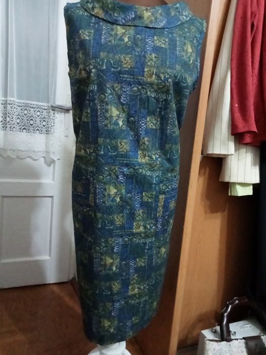 Sukienka prosta z kieszeniami