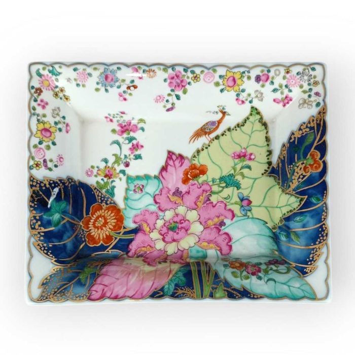 Travessa Cantão em porcelana Vista Alegre; Taça folha de tabaco