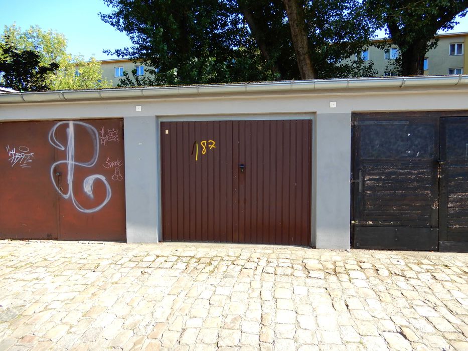 Sprzedam garaż/magazyn/warsztat 16m2,  okolice ul. Tęczowej.