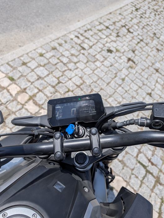 Honda CB125r 2024 com garantia e apenas 2090km