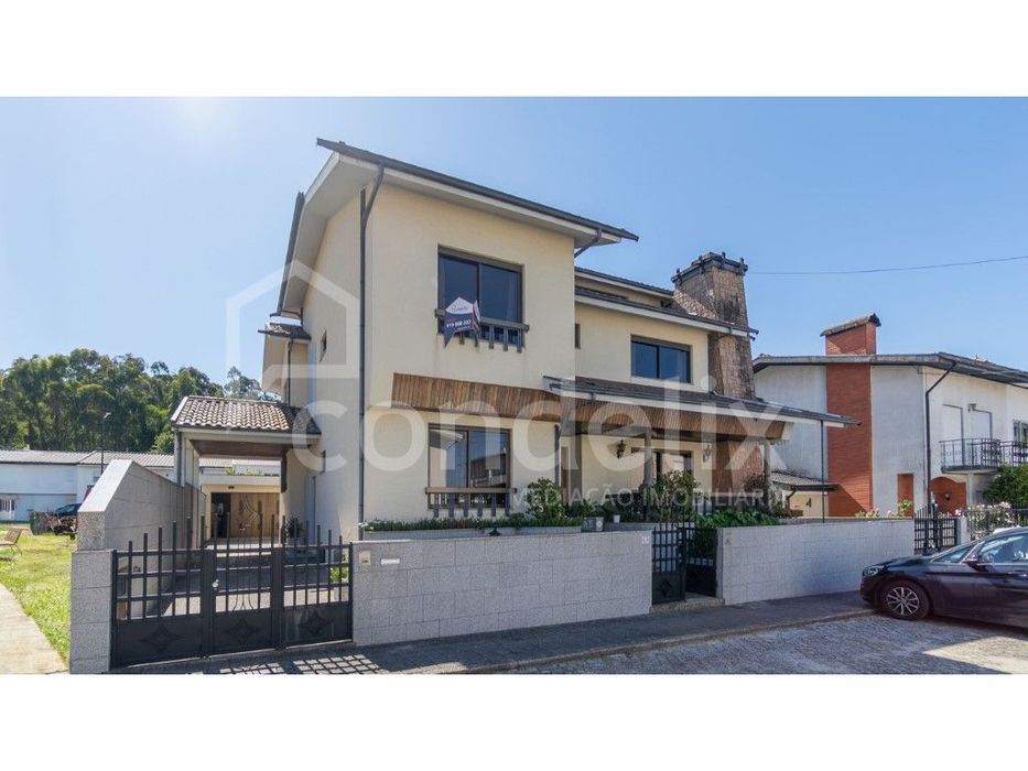 Moradia T5 + T1+1 com Terreno para Piscina ou Construção, a 2 Min d...