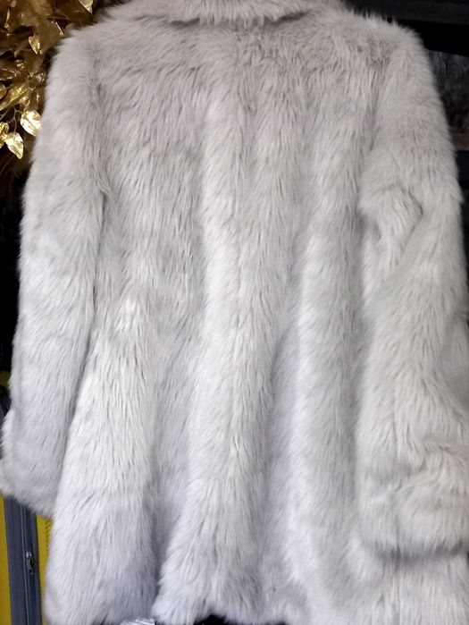 Шубка із штучного хутра.