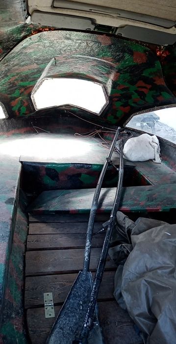 Łódź z zadaszeniem