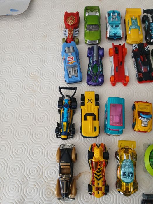 Hot wheels  diferentes