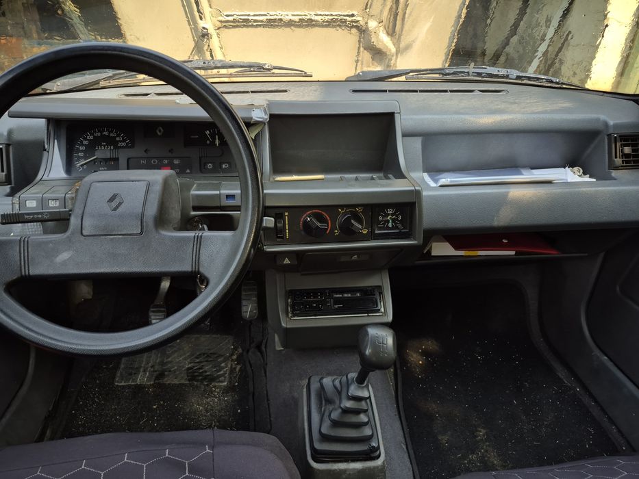 Veiculo RENAULT  R5 TL