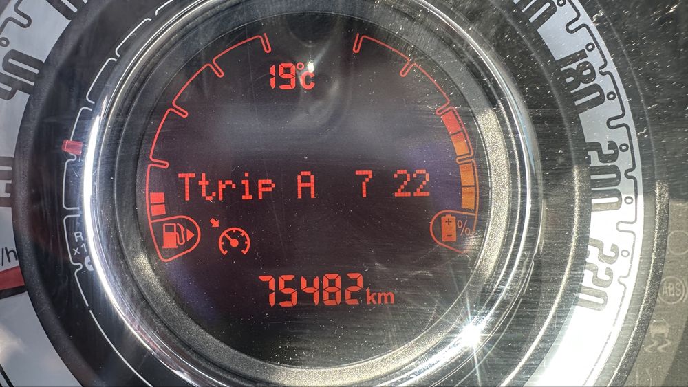 Fiat 500 1.0 Hybrid Red