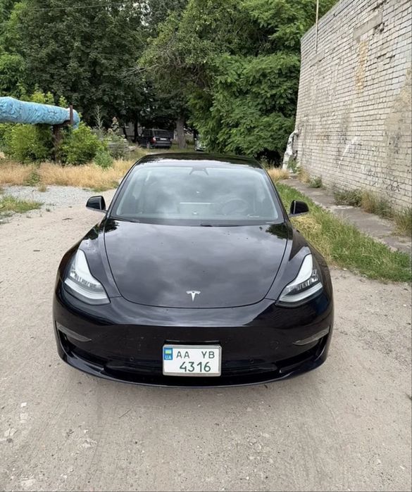 Продаж Tesla model 3 2018 рік