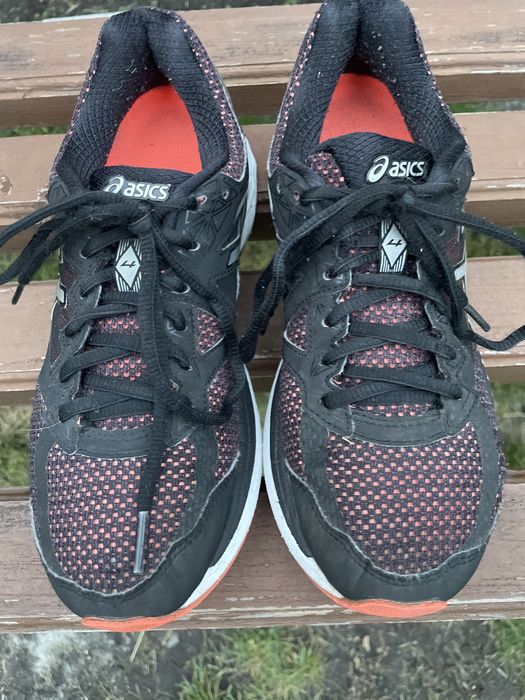 Asics Кросівки жіночі без пошкоджень. Водонепроникні кросівки.