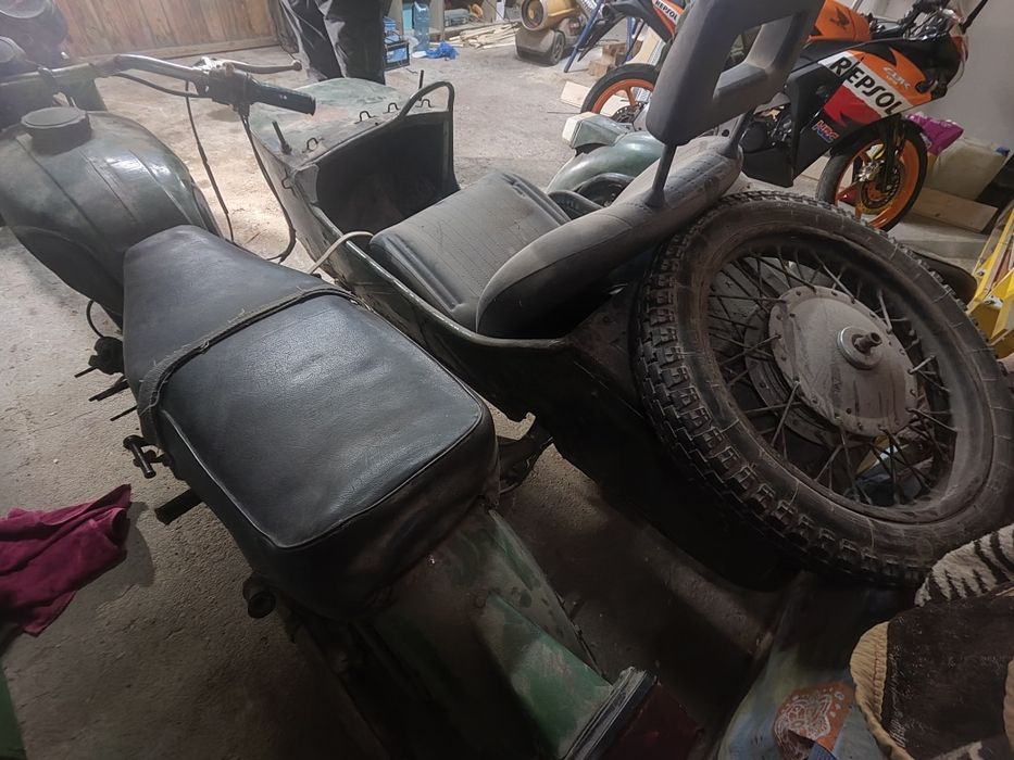 Dniepr k-650 z papierami