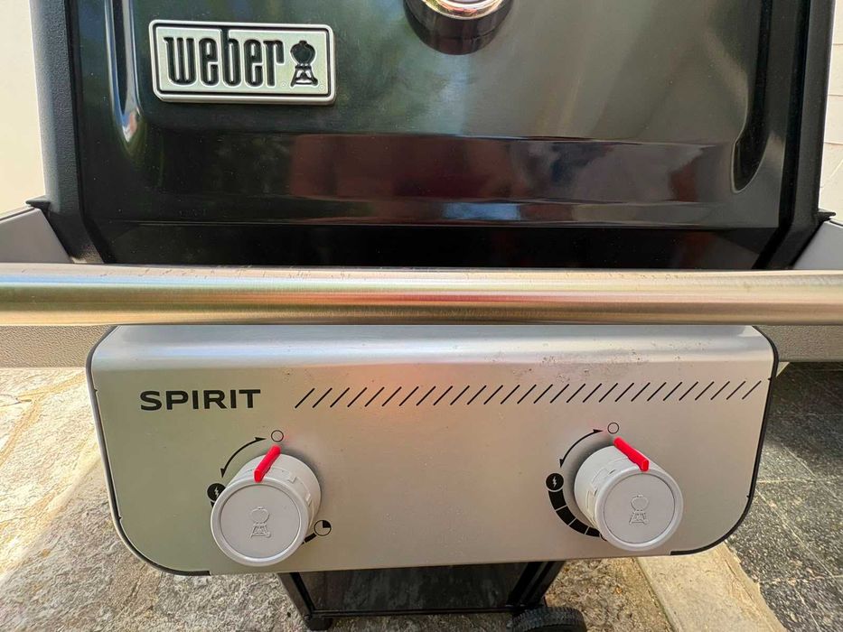BBQ/ Grelhador a Gás Weber Spirit E-210 – Pouco Uso