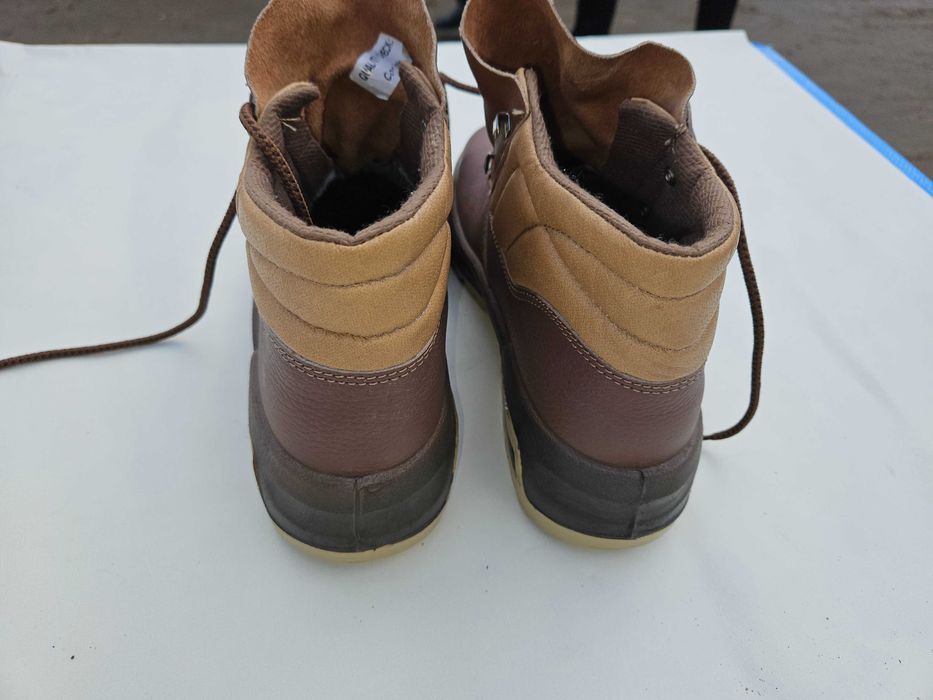 Buty robocze  skórzane nowe.