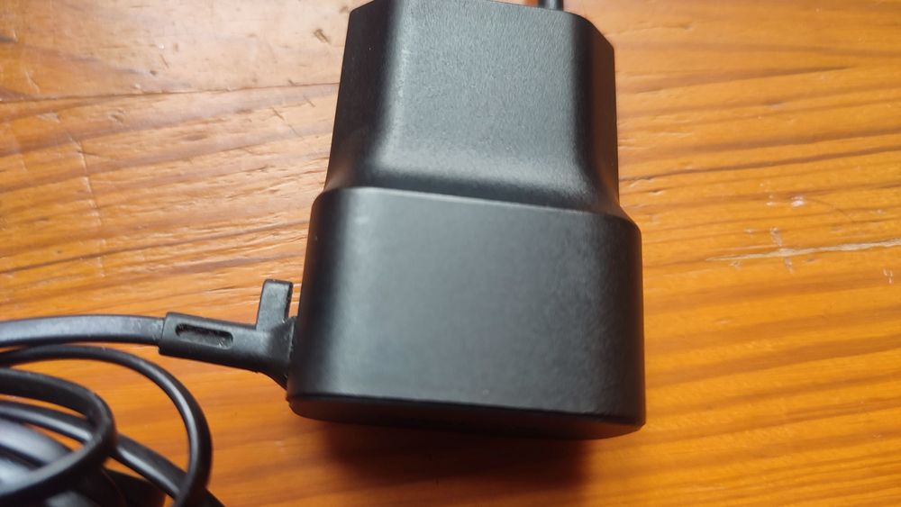 Зарядное устройство Nokia AC-20E