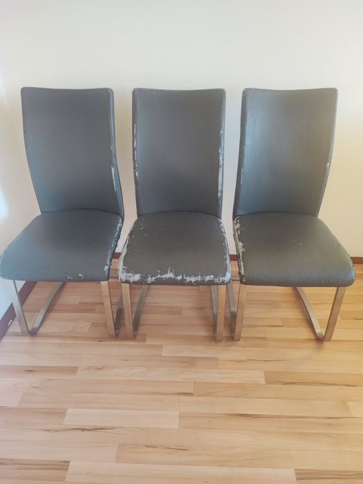 Продаю Кухонні Стільці 3 шт.З чохлами