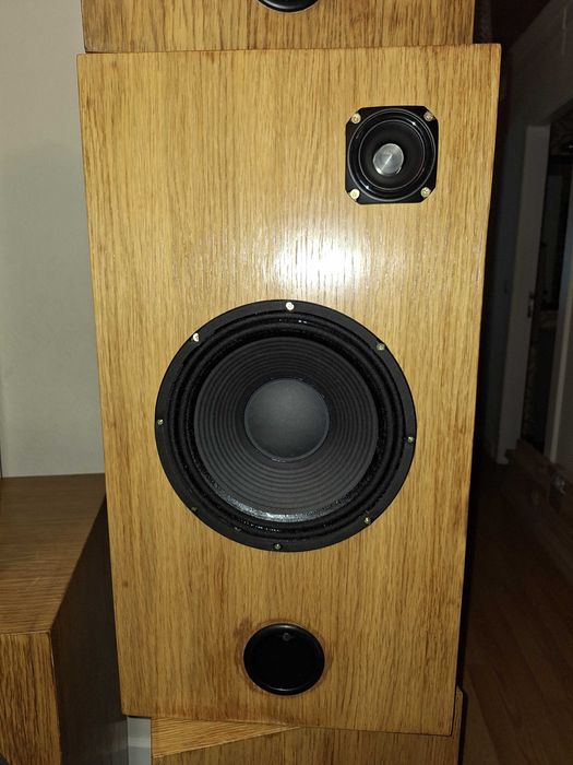 4× colunas de som JBS de 250 Watts médios agudos e 1 × Subwoofer JBS de 600 Watts seminovo com muito pouco uso.