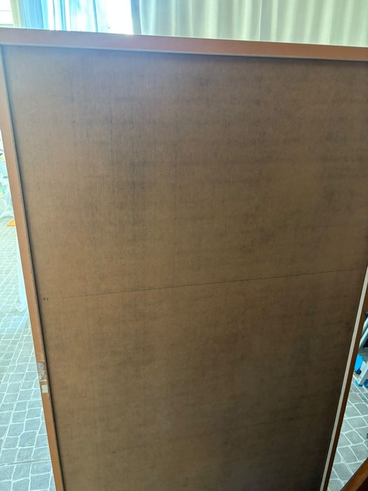 Armário com portas de vidro