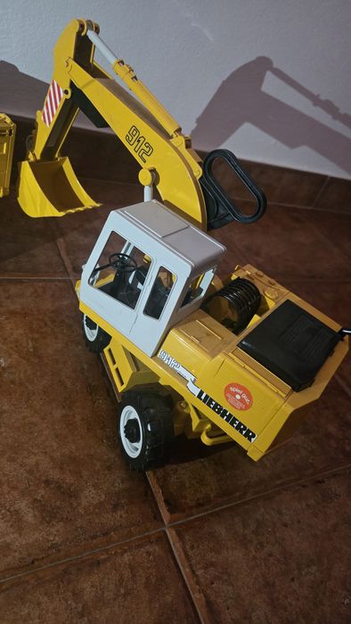 Replica de camião + escavadora