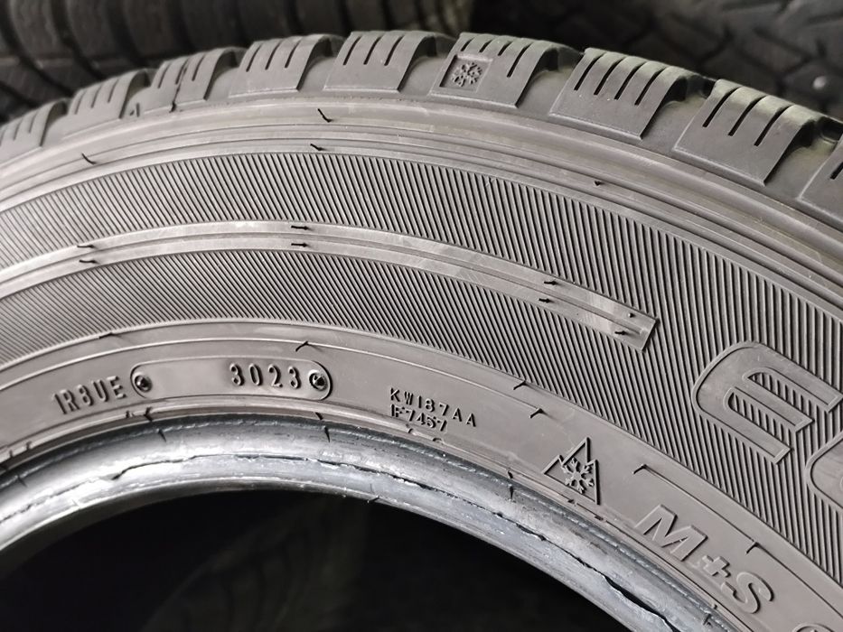 Резина, шины R-16C 215/65 109/107R "Falken"