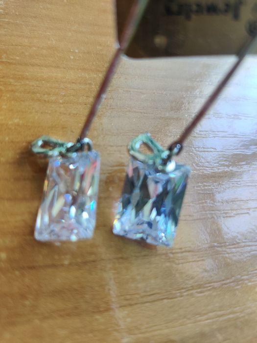 Серьги с каменями сваровски