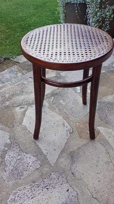 Thonet . Trzy gięte taborety, stołki  - okres PRL. Radomsko