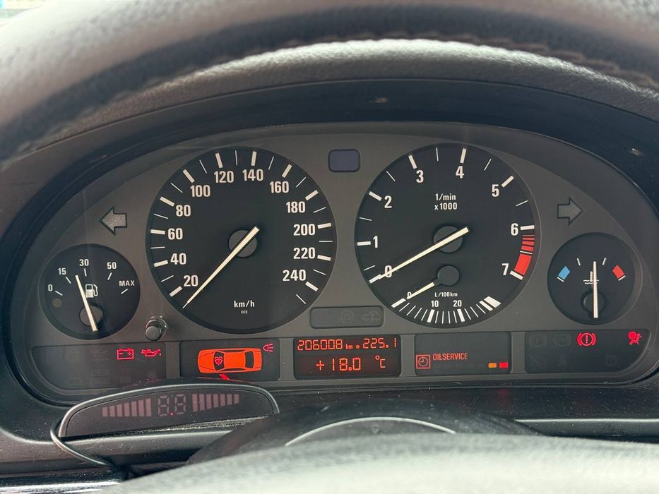 BMW 528 — fotografia 8