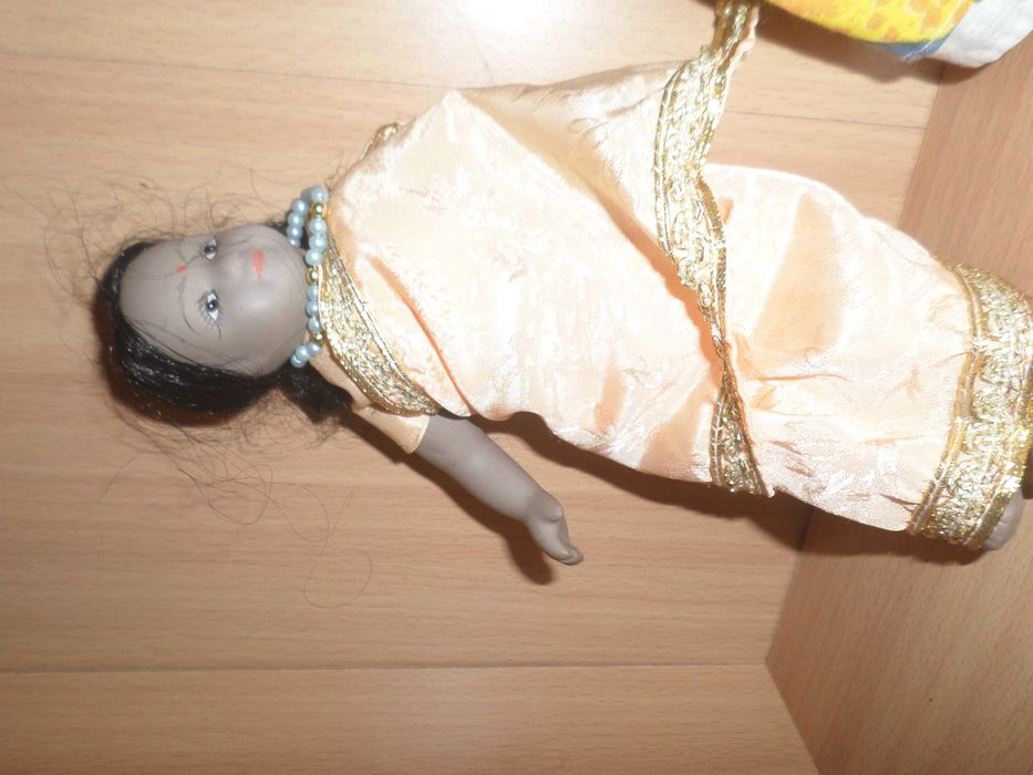 Bonecas do mundo  / porcelana