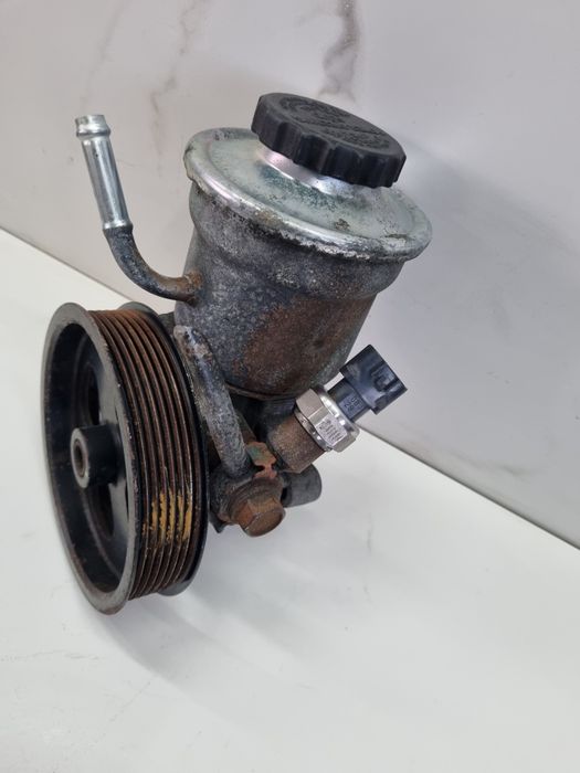 toyota Avensis t25 corolla 2.0 2.2 D pompa wspomagania