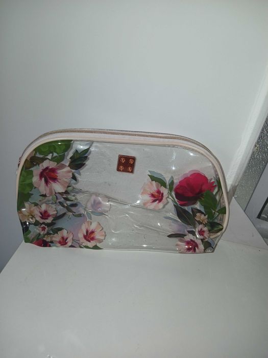 Nowa kosmetyczka Ted Baker kwiaty