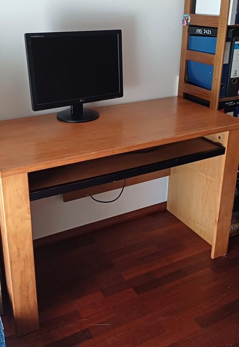 Secretária para computador