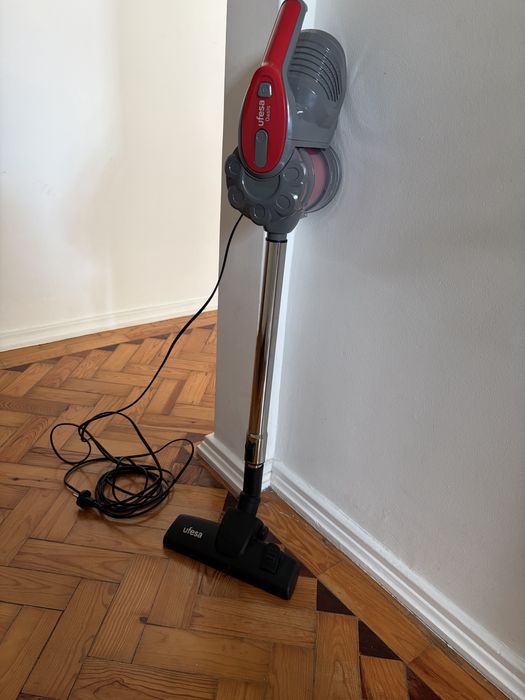 Aspirador vertical com fio Oasis