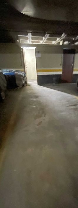 Espaço estacionamento c/ arrecadação em Faro