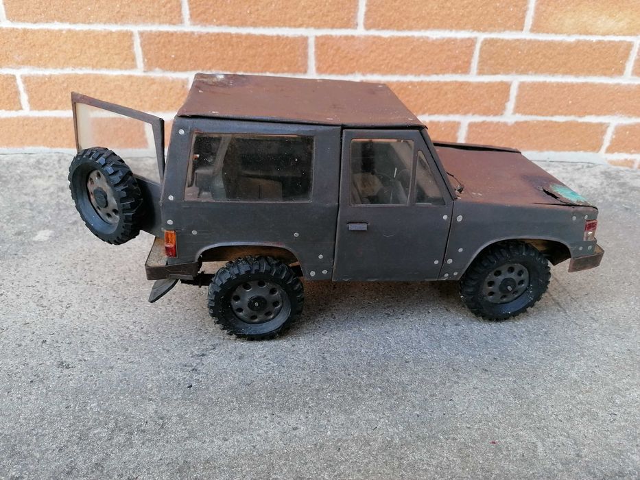 Carro Mitsubishi Pajero, artesanal, 36 cm