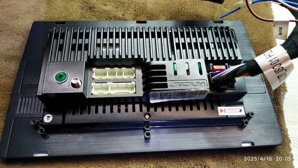 Магнитола Incar.