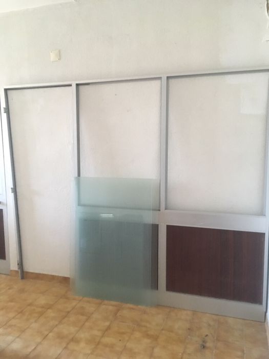 Estrutura com porta aluminio