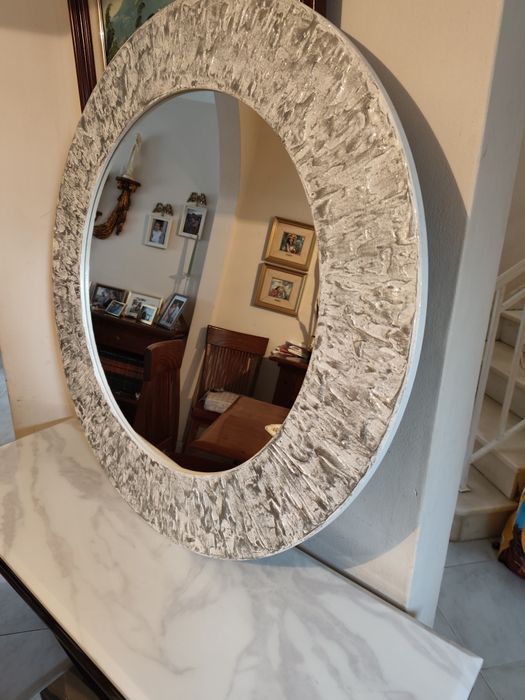 Consola com espelho redondo – conjunto decorativo de destaque