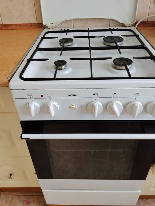 Продам газову плиту Mora Чехія З електродуховкою