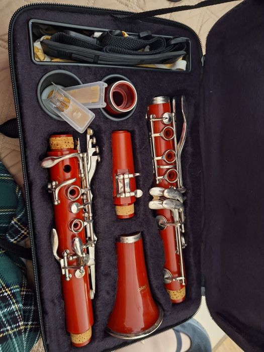 Clarinete playLITE Gear4music, Vermelho + Thumb Rest + 2 palhetas Reserve 3.0
