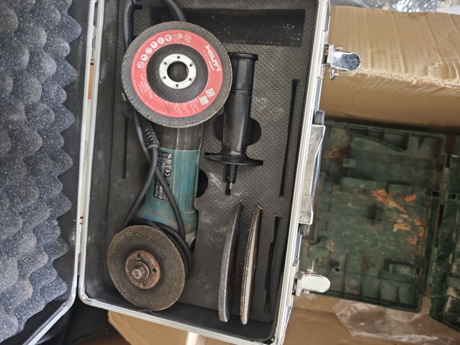 Máquina de furar + rebarbadora makita