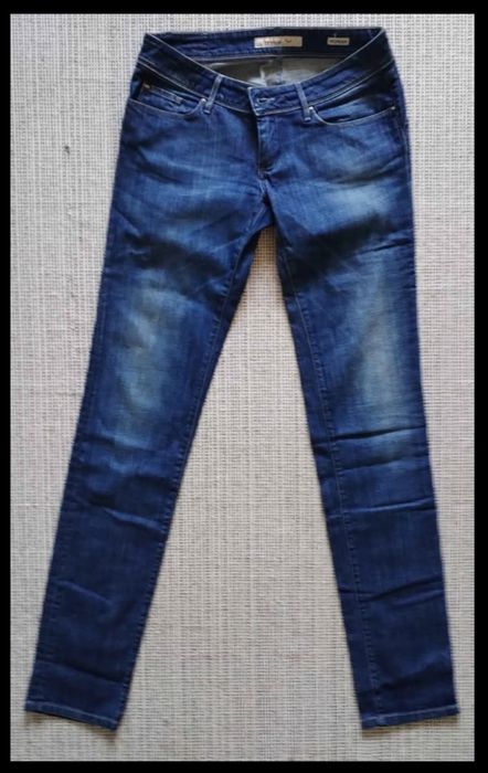 Calças Guess, Salsa, e casaco Zara