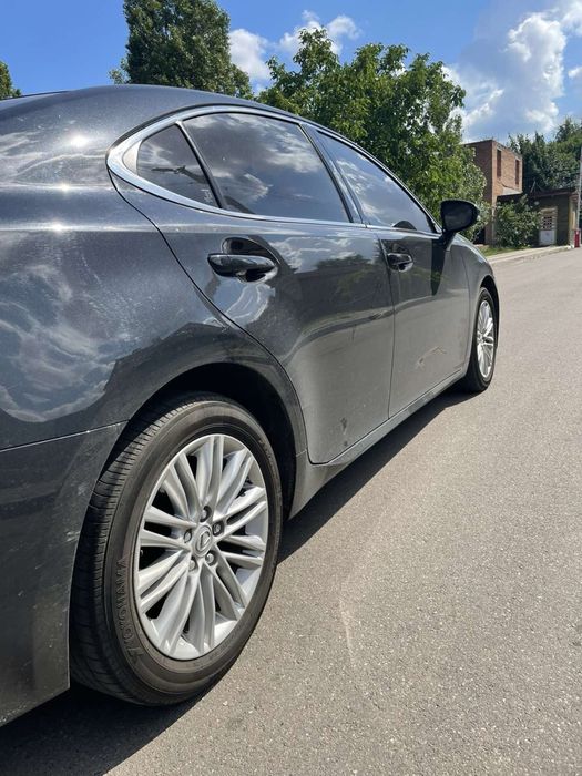 Продам офіційний LEXUS ES 250