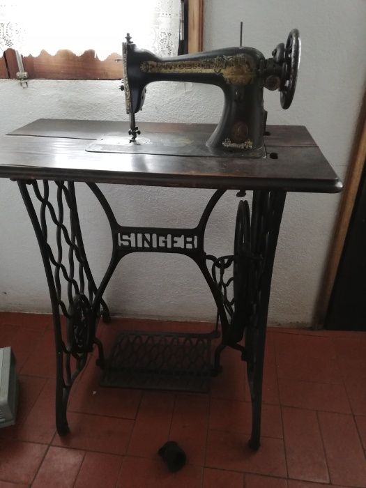 Máquina Singer a funcionar