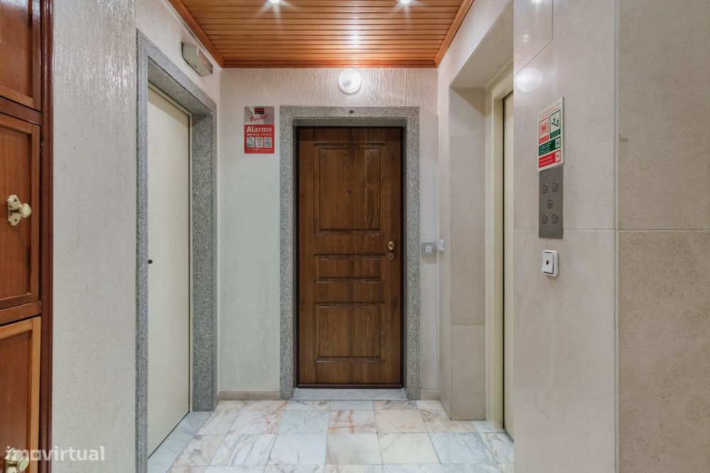 Apartamento T1 Remodelado em Massamá | Zona Central e com Elevador