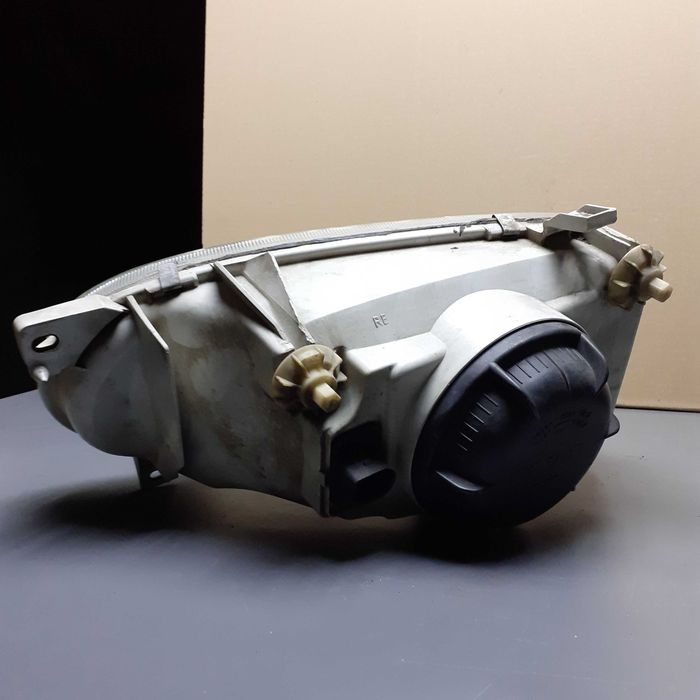 Lampy przednie VW Golf III