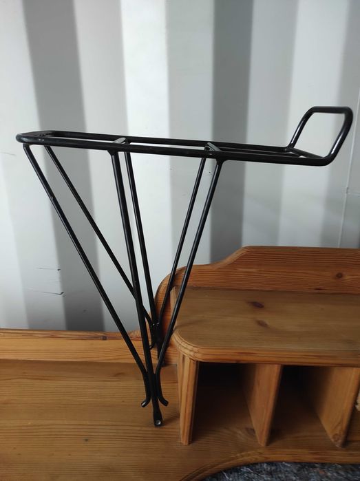 Tylny bagażnik rowerowy firmy Pletscher czarny